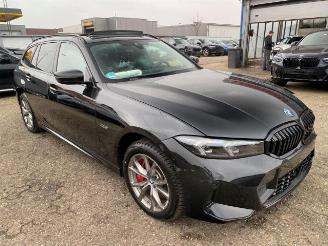 damaged commercial vehicles BMW 3-serie 0e xDrive M Sport Touring*HEAD-UP - PANO -AHK* 2023/7