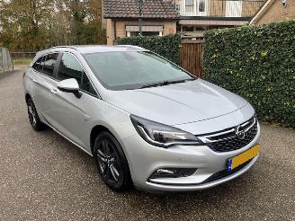 Schade bestelwagen Opel Astra 1.0 Turbo 120 Jaar Edition 105 PK 66834 KM NAP !! 2019/7
