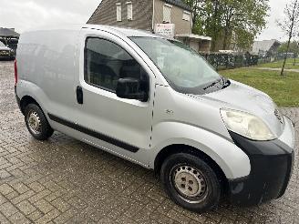 dommages fourgonnettes/vécules utilitaires Peugeot Bipper 1.4 HDI XT AIRCO RONDOM SCHADE!  999 EURO 2009/2