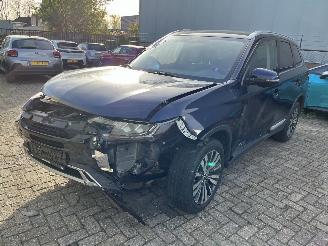 damaged commercial vehicles Mitsubishi Outlander 2.0 Limited Automaat 2WD 2019/10
