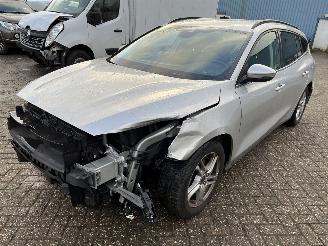 uszkodzony samochody ciężarowe Ford Focus Stationcar 1,0 EcoBoost Trend Edition 2020/1