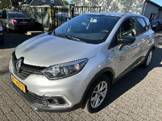 uszkodzony skutery Renault Captur 0.9 Tce Limited 2019/5