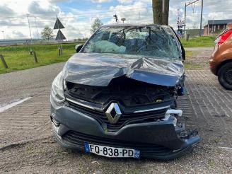 dañado vehículos comerciales Renault Clio  2020/4