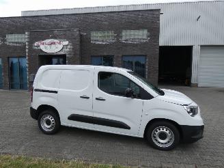 damaged motor cycles Opel Combo 1.5D L1H1 STANDAARD 2023/3