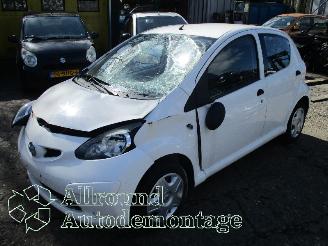 uszkodzony samochody osobowe Toyota Aygo Aygo (B10) Hatchback 1.0 12V VVT-i (1KR-FE) [50kW]  (07-2005/05-2014) 2007/9