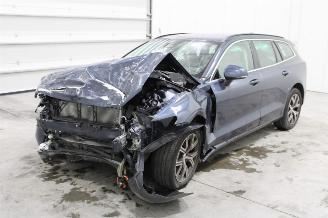 damaged passenger cars Volvo V-60 V60 2022/9