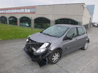 krockskadad bil auto Renault Clio 20-TH ANNIVERSA 2011/1
