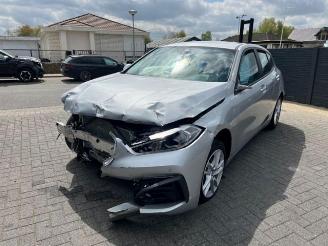 krockskadad bil bromfiets BMW 1-serie i Advantage  DAB-Tuner ScheinLED 2021/5